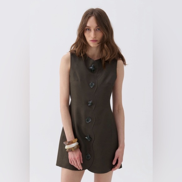 Nocturne Dresses & Skirts - NWT Nocturne Seashell Linen Mini Dress Villa Cocktail Preppy Khaki Green Sz 38/8